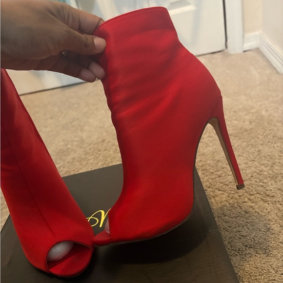 Red Peek Toe Women’s Heel Bootie! Size 7.5 great condition! - Picture 9 of 12